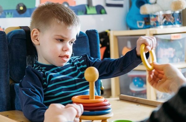 Special-Needs-Web-Hero-Image-e1728513854765-600x396 Special needs child playing in classroom
